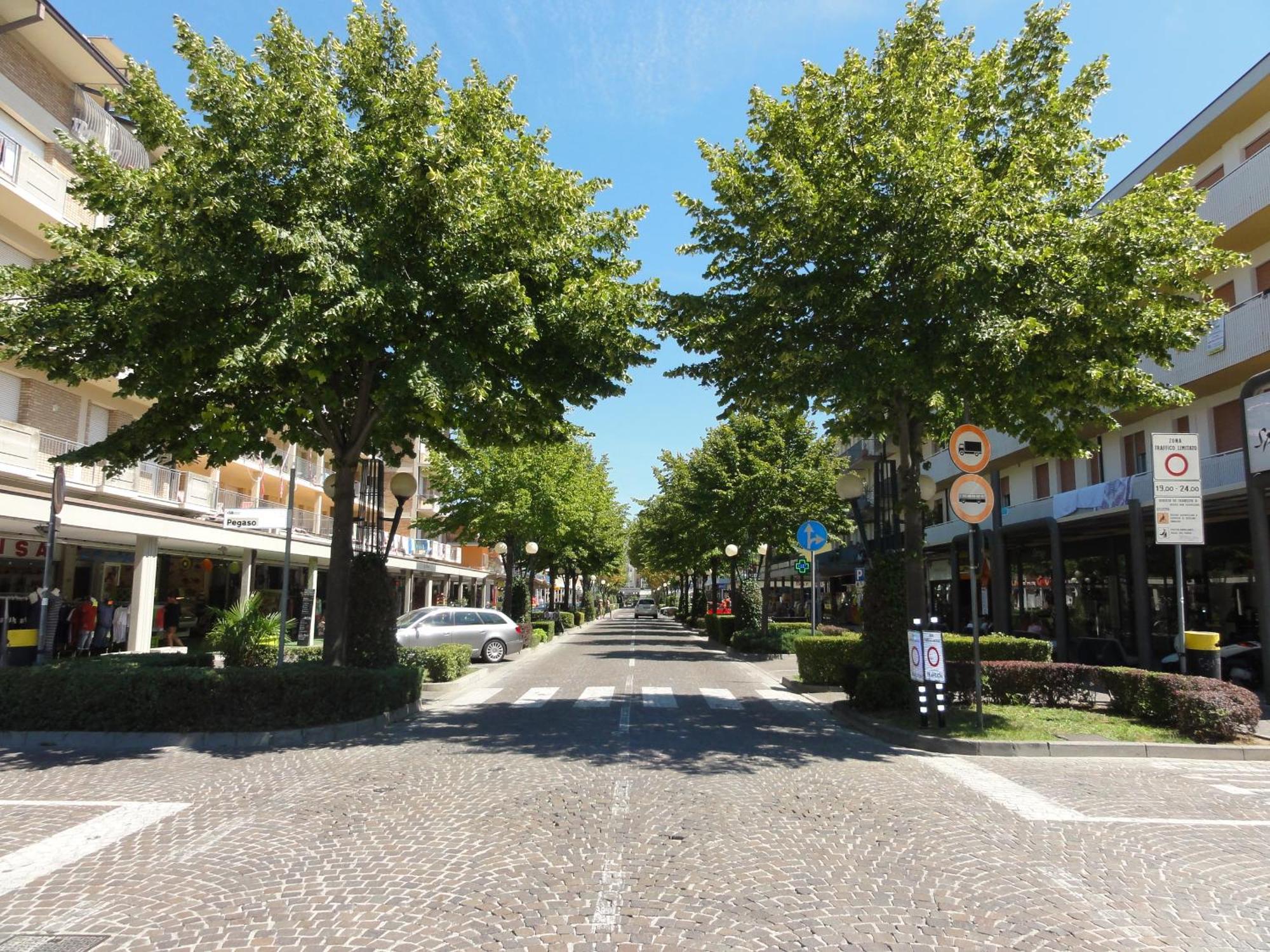Isolabella - Appartamenti Бибионе Экстерьер фото