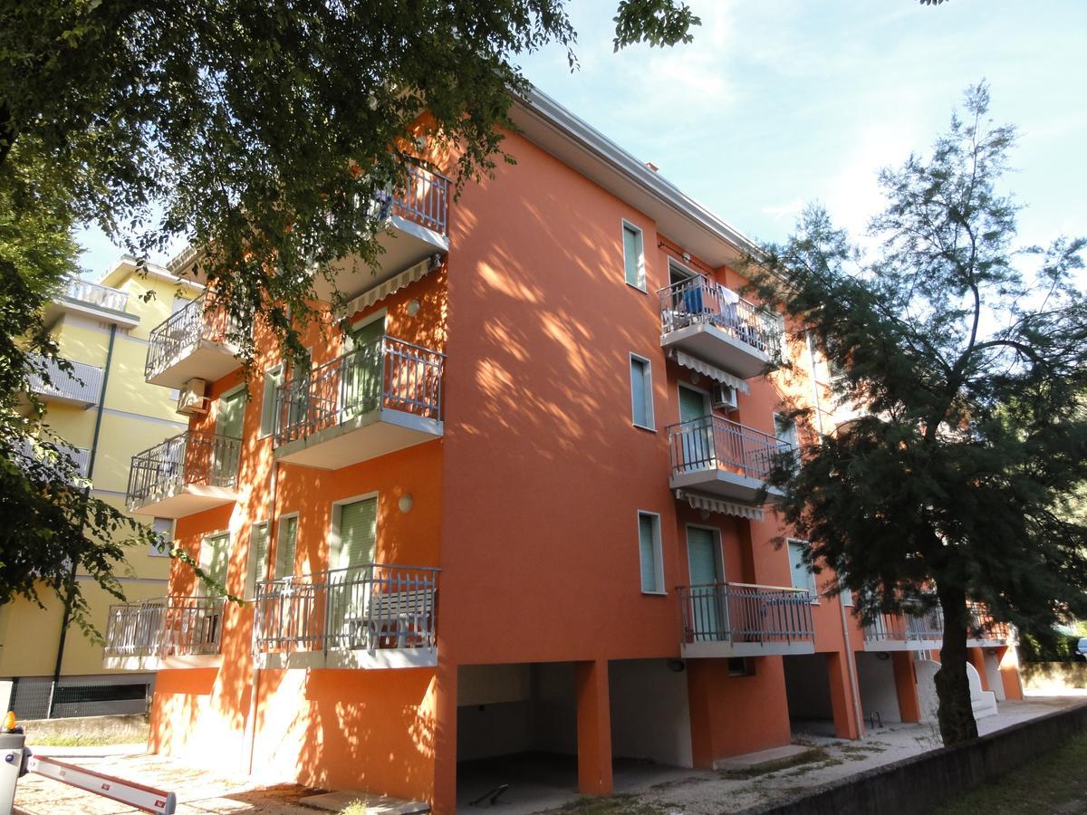 Isolabella - Appartamenti Бибионе Экстерьер фото